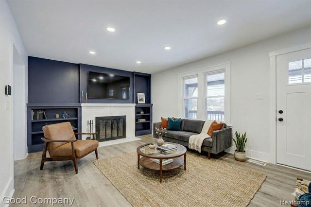 16309 Kirkshire Avenue, Beverly Hills, MI 48025