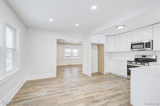 16309 Kirkshire Avenue, Beverly Hills, MI 48025