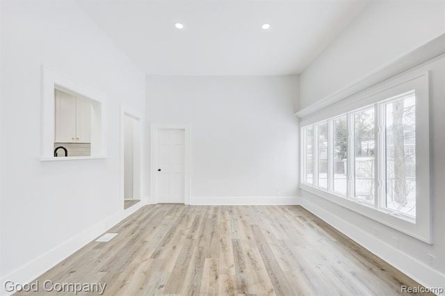 16309 Kirkshire Avenue, Beverly Hills, MI 48025