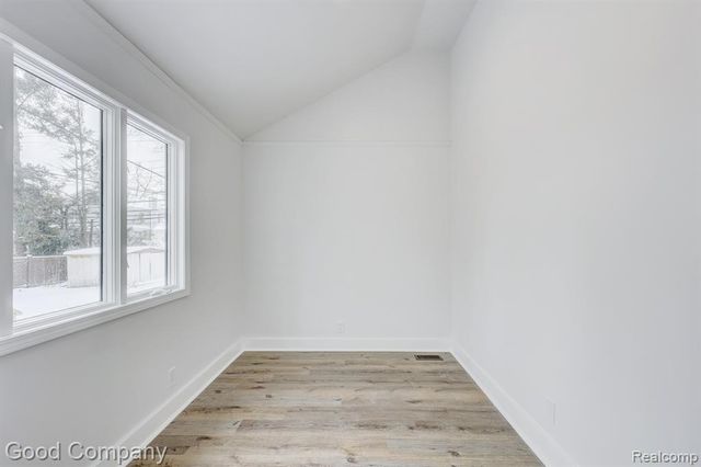 16309 Kirkshire Avenue, Beverly Hills, MI 48025