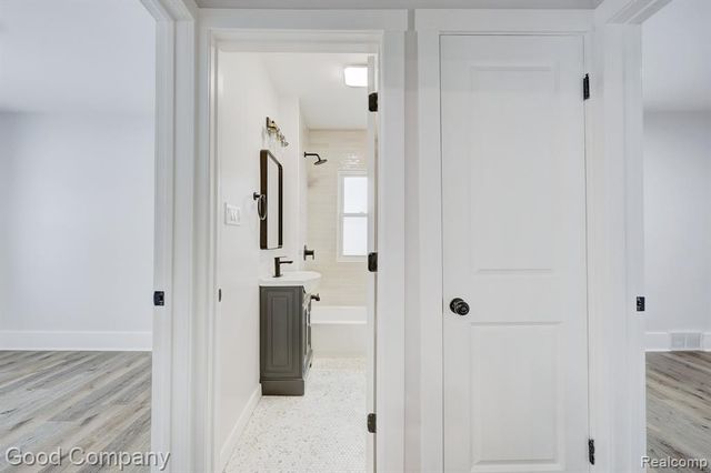 16309 Kirkshire Avenue, Beverly Hills, MI 48025