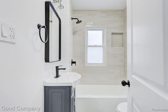 16309 Kirkshire Avenue, Beverly Hills, MI 48025