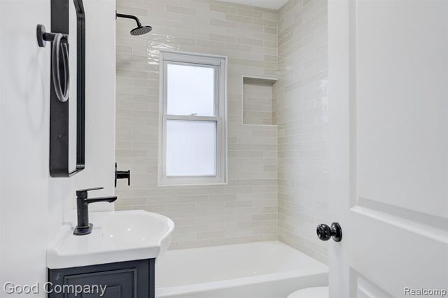 16309 Kirkshire Avenue, Beverly Hills, MI 48025