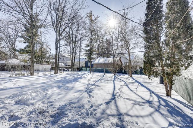 16309 Kirkshire Avenue, Beverly Hills, MI 48025