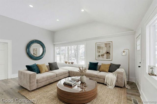 16309 Kirkshire Avenue, Beverly Hills, MI 48025