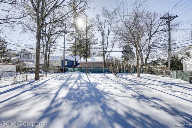 16309 Kirkshire Avenue, Beverly Hills, MI 48025