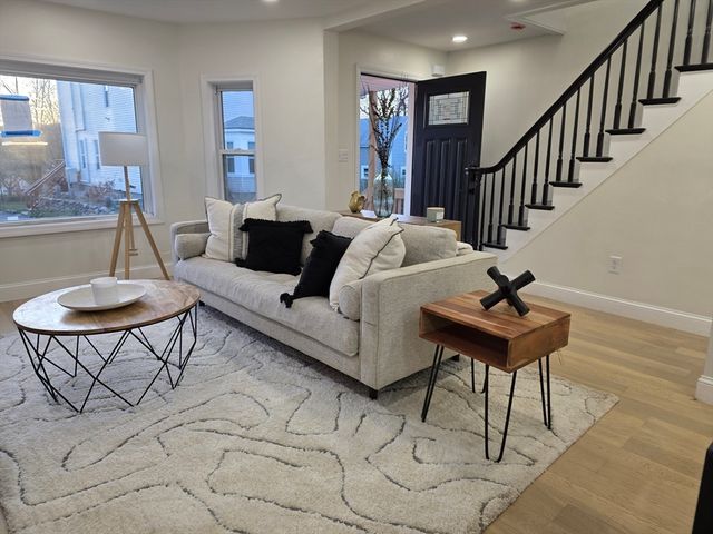 156 Beech St, Fitchburg, MA 01420