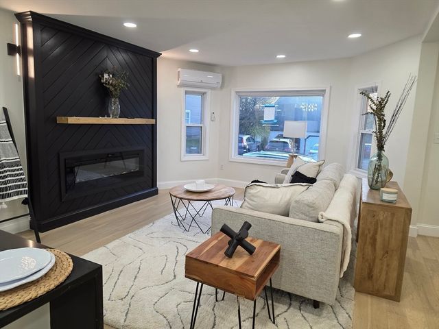 156 Beech St, Fitchburg, MA 01420