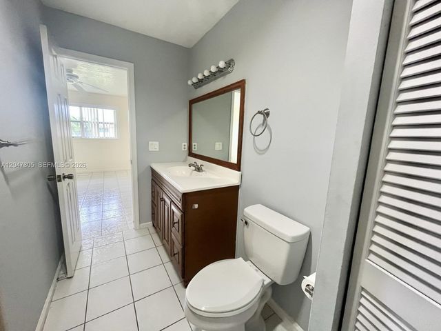 9851 Sandalfoot Boulevard 213, Boca Raton, FL 33428