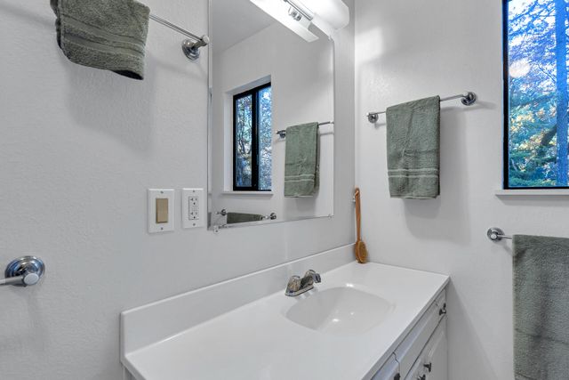 4000 Fs Road, Hayfork, CA 96041