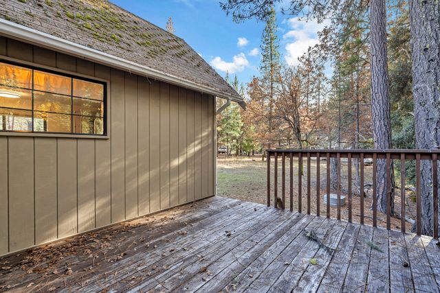 4000 Fs Road, Hayfork, CA 96041