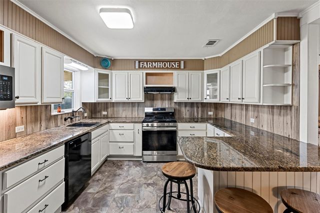 26983 County Road 115, Bedias, TX 77831