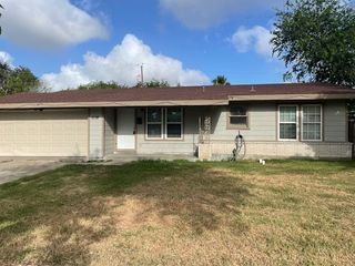 1038 Zarsky Dr, Corpus Christi, TX 78412