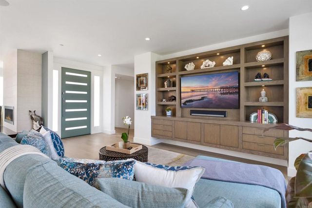 1110 Solana Drive, Del Mar, CA 92014