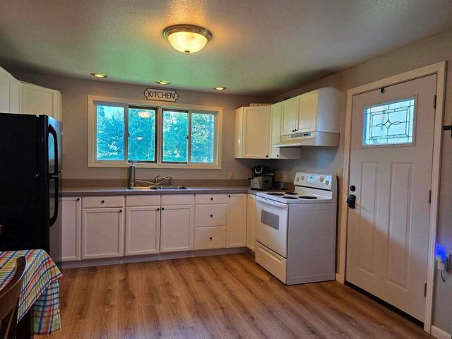 1417 E Weidman Road, Rosebush, MI 48878