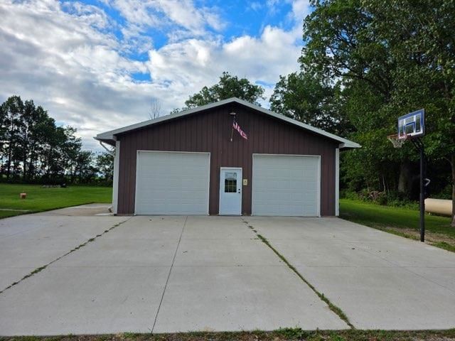 1417 E Weidman Road, Rosebush, MI 48878