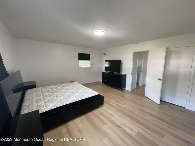 12 Greenbrier Road, Oakhurst, NJ 07755