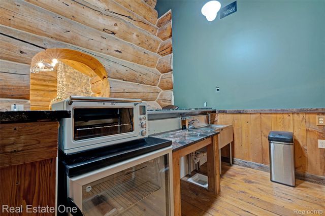 4340 Lahring Road, Holly Township, MI 48442