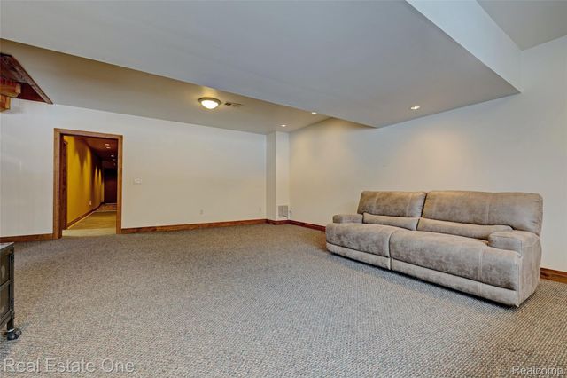 4340 Lahring Road, Holly Township, MI 48442