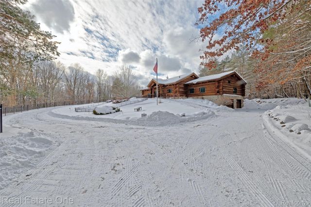 4340 Lahring Road, Holly Township, MI 48442