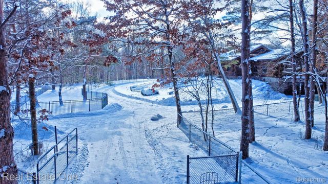 4340 Lahring Road, Holly Township, MI 48442