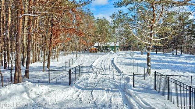 4340 Lahring Road, Holly Township, MI 48442