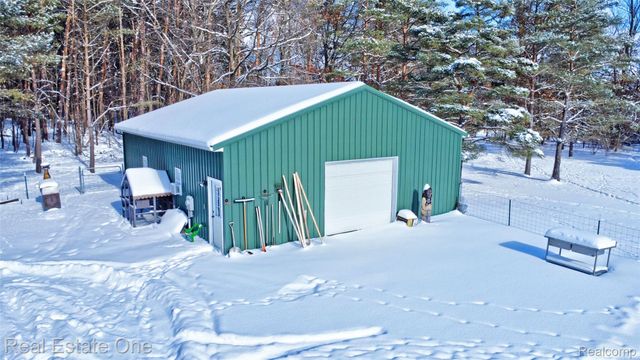 4340 Lahring Road, Holly Township, MI 48442