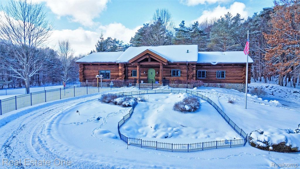 4340 Lahring Road, Holly Township, MI 48442