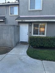 220 W Walnut B, Rialto, CA 92376