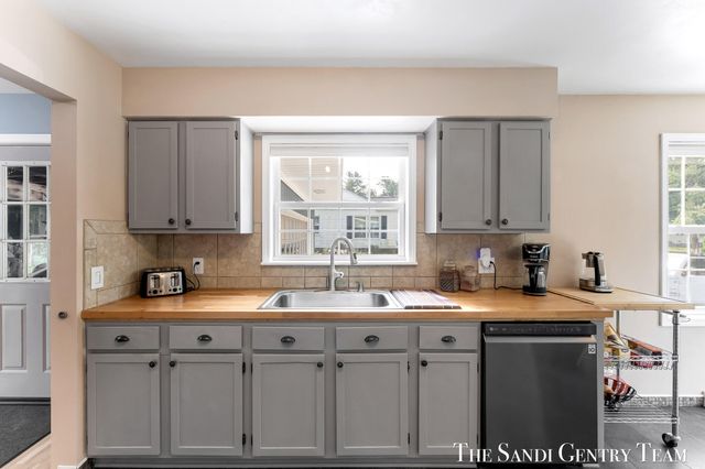 14942 Lakeshore Drive, Grand Haven Twp, MI 49417