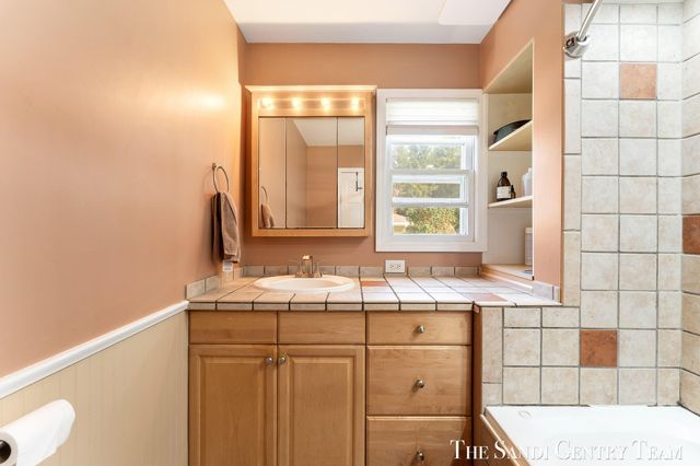 14942 Lakeshore Drive, Grand Haven Twp, MI 49417