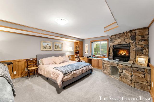 14942 Lakeshore Drive, Grand Haven Twp, MI 49417