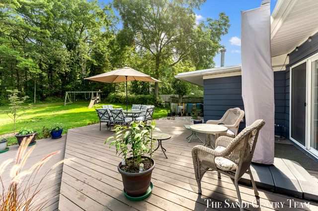 14942 Lakeshore Drive, Grand Haven Twp, MI 49417