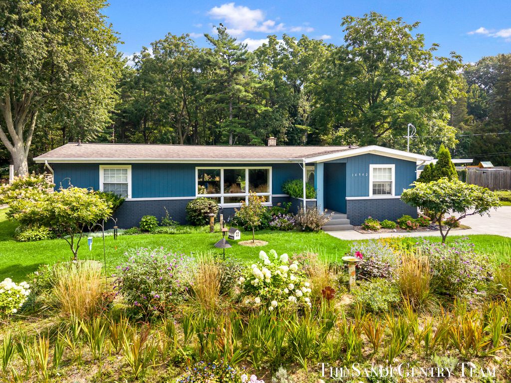 14942 Lakeshore Drive, Grand Haven Twp, MI 49417