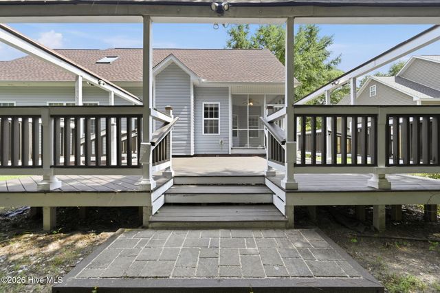 127 Bayshore Drive, Sneads Ferry, NC 28460