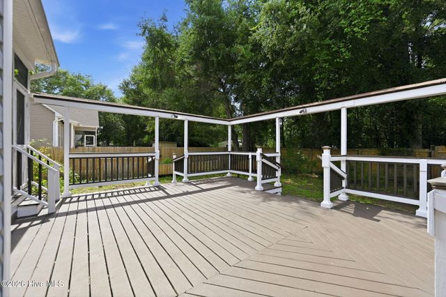 127 Bayshore Drive, Sneads Ferry, NC 28460