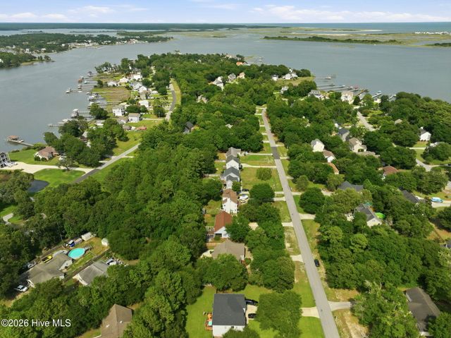 127 Bayshore Drive, Sneads Ferry, NC 28460