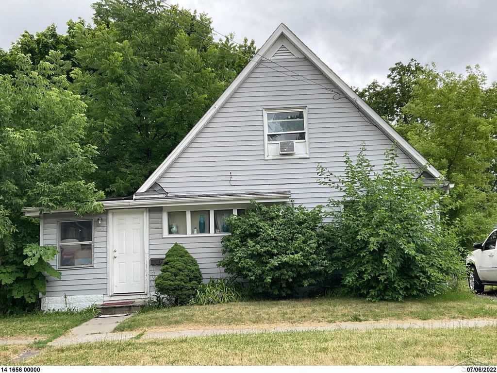 2015 N CHARLES Street, Saginaw, MI 48602