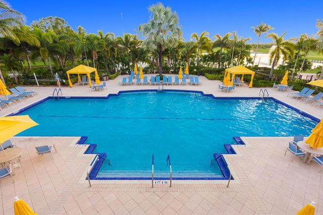 10694 Greenbriar Villa Drive, Lake Worth, FL 33449