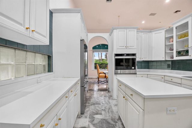 10694 Greenbriar Villa Drive, Lake Worth, FL 33449