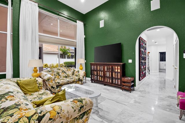 10694 Greenbriar Villa Drive, Lake Worth, FL 33449