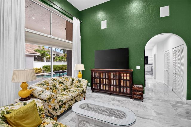 10694 Greenbriar Villa Drive, Lake Worth, FL 33449