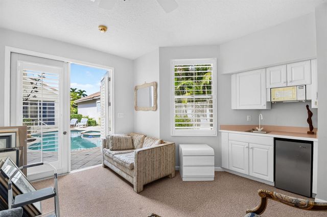 10694 Greenbriar Villa Drive, Lake Worth, FL 33449