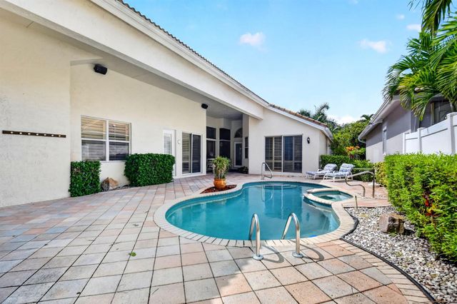 10694 Greenbriar Villa Drive, Lake Worth, FL 33449