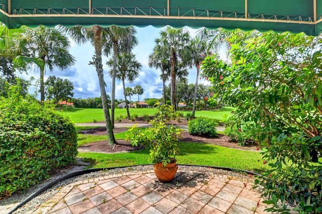 10694 Greenbriar Villa Drive, Lake Worth, FL 33449