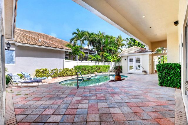 10694 Greenbriar Villa Drive, Lake Worth, FL 33449