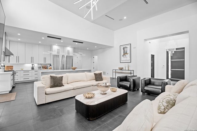 11009 PORTER SPGS, San Antonio, TX 78255