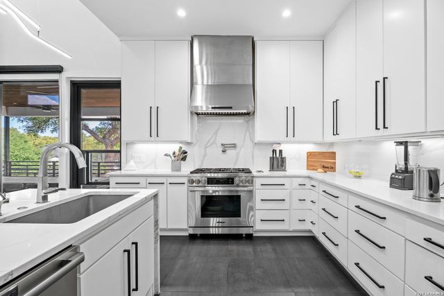 11009 PORTER SPGS, San Antonio, TX 78255