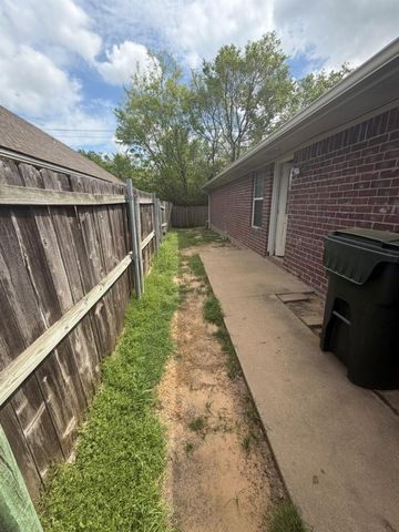 1437 Western Oaks Court, Bryan, TX 77807