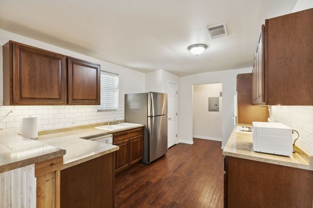 5646 County Road 2909, Dodd City, TX 75438